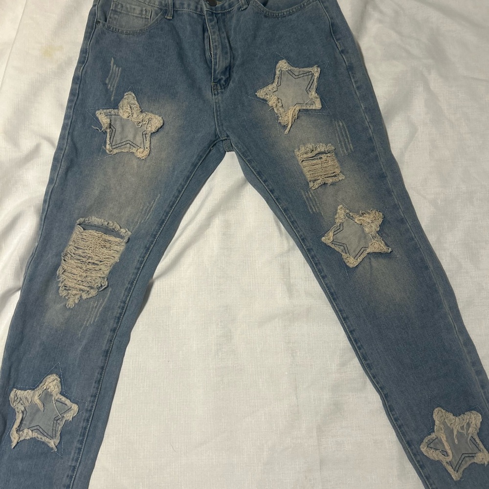 Star Patch Distressed Skinny Jeans